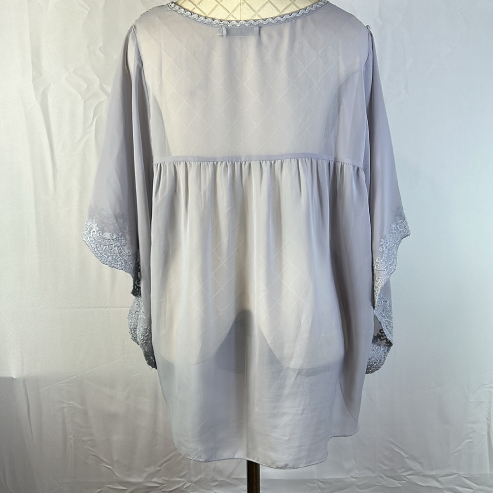 Solitaire Sheer Gray Embellished Tunic Blouse Size 1X - Picture 5 of 8
